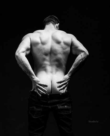 domluvsfree model nude image