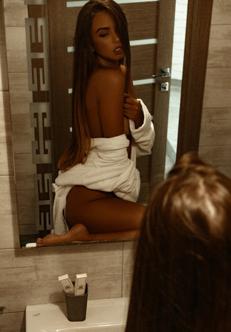 Lyubov Gulyak model art image