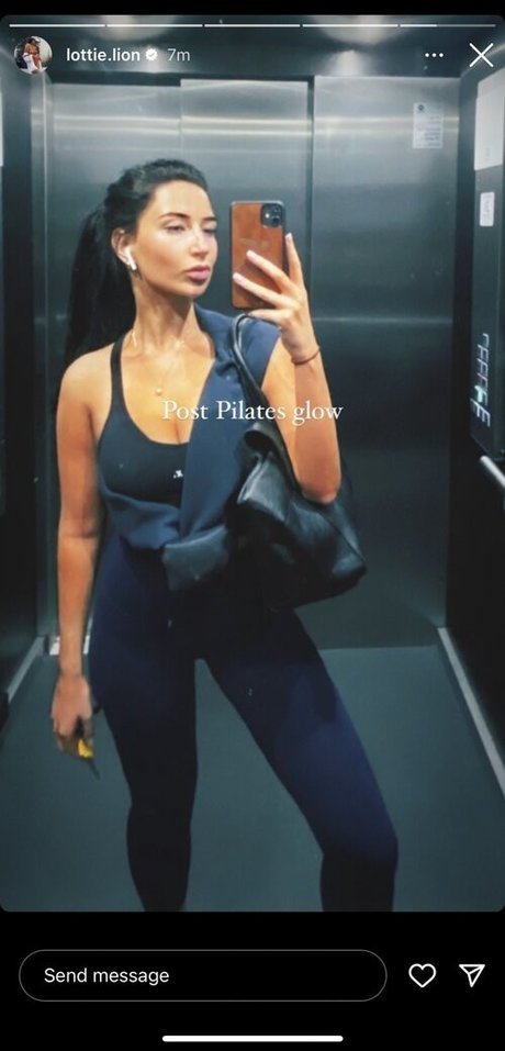 LottieLion model naked photos