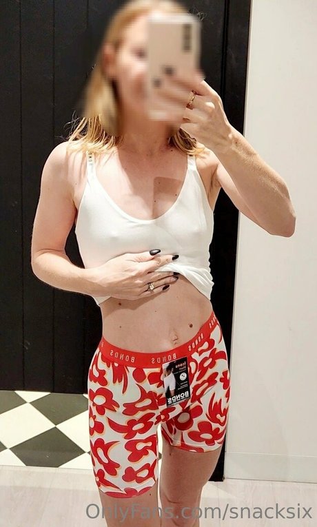 snacksixfree nudes model images