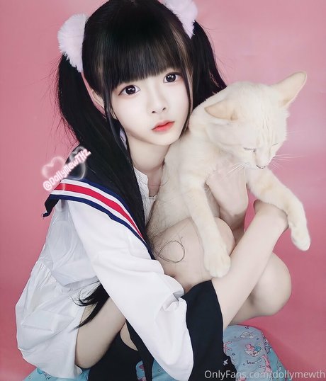 DollyMewTH erotic model pic