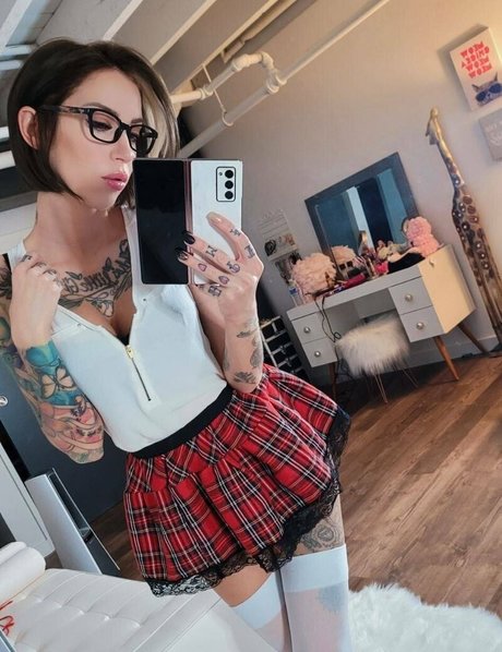 cignosuicide porn model pics