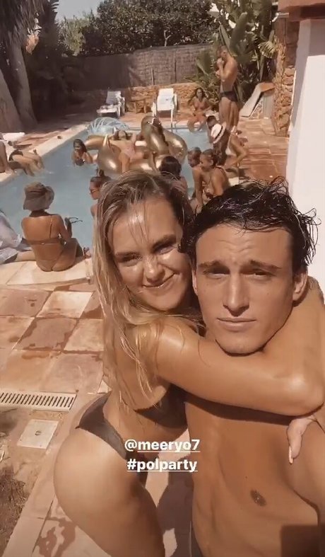 Meeryo7 top model pic