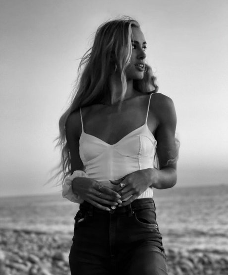 Meeryo7 model hot image