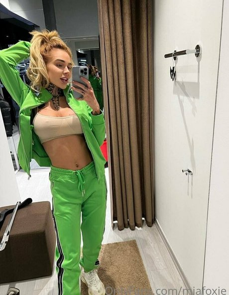 miafoxie free star pic