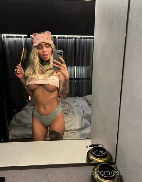 miafoxie porn actress image