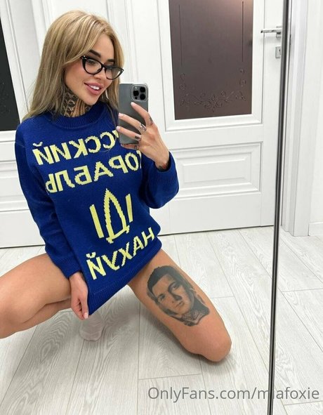 miafoxie adult model image