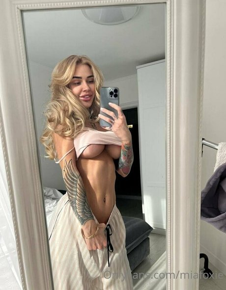 miafoxie pretty pornstar archive