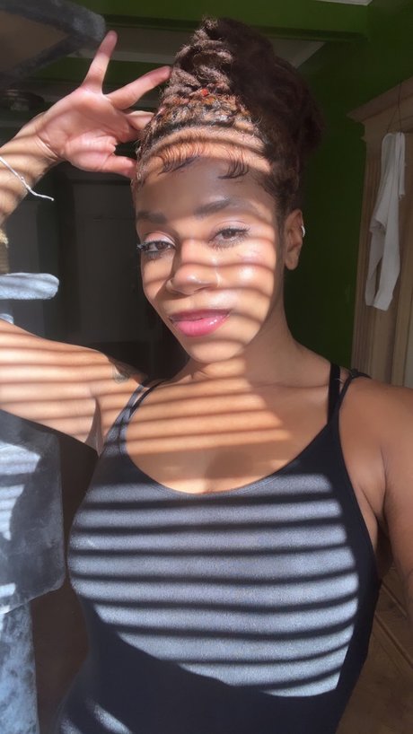 _Rastafariana_ star erotic photo