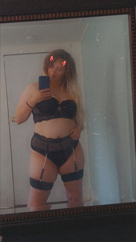 Bella babe2022 hot actress img