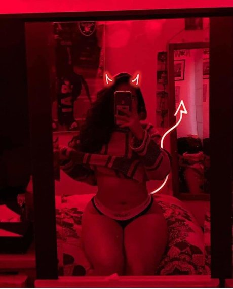 Bela Alvarado pretty star pic