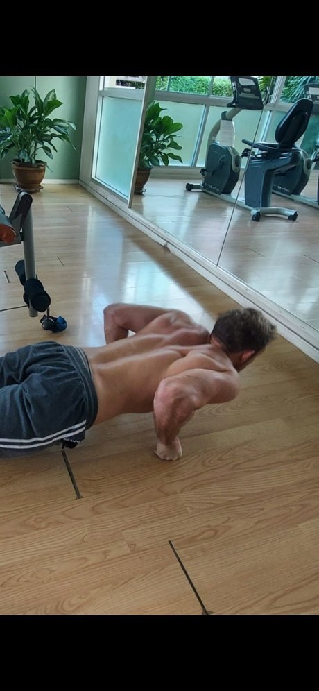 Ben Ahbramar star erotic photos