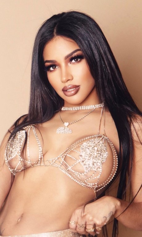 Belllaaa lovee pornographic actress img