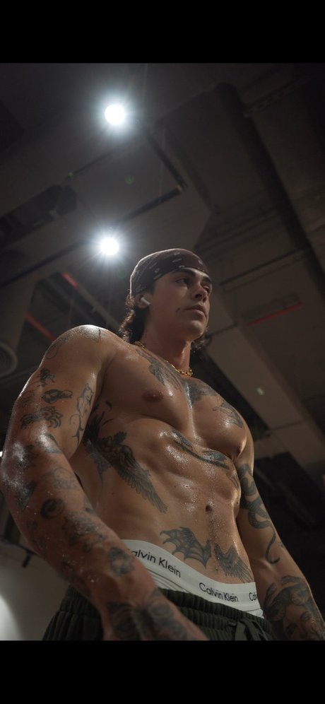 Mike de Beer model exclusive image