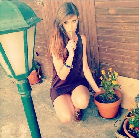 Miana Fernandes art actress galleries