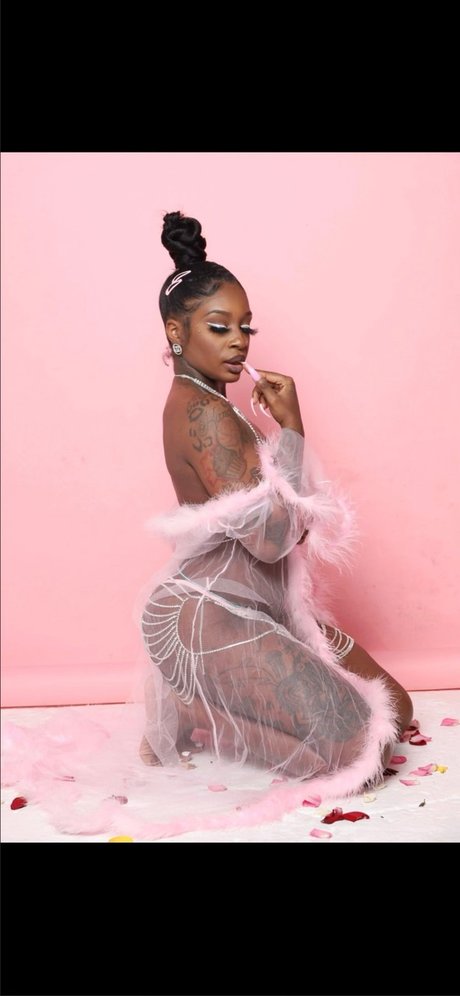 milanthemilf pornstar exclusive img