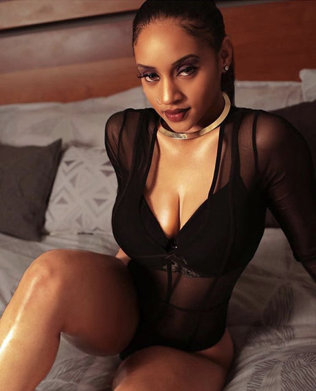 Camile hot model pictures