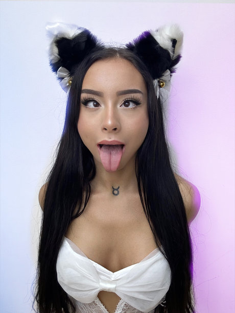 Caramella_ adult model img