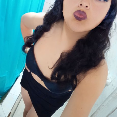 Paola y Carlos model naked picture