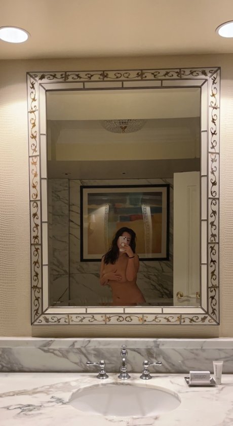 IceyGirl model nude picture