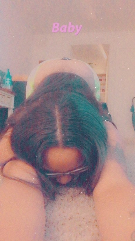 Chanelllyy model erotic image