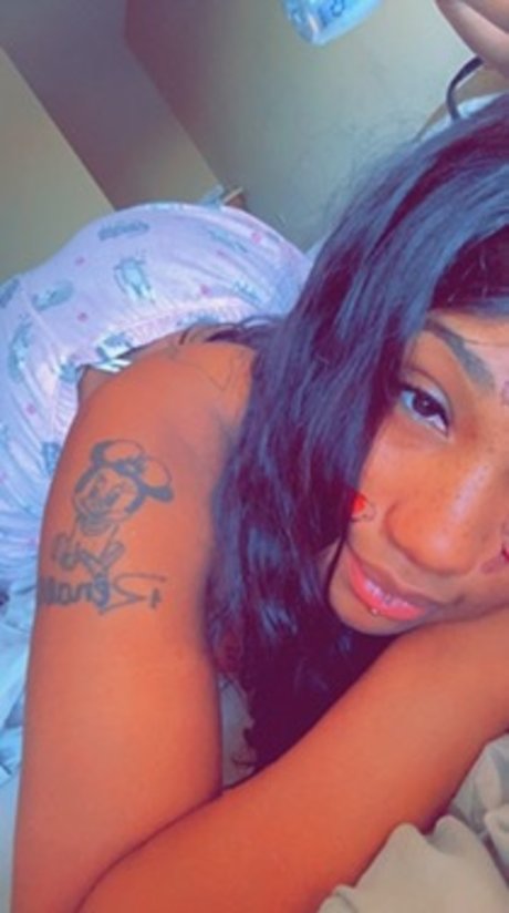 QueenButterCup nude actress photo