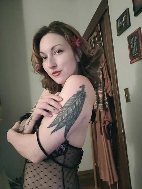 Miss Fox Apocalypse nudes actress img