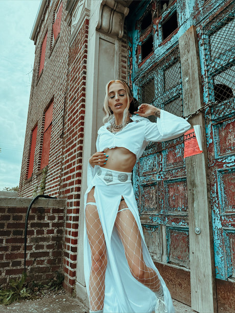 _NO PPV ON FEED_ model art pics