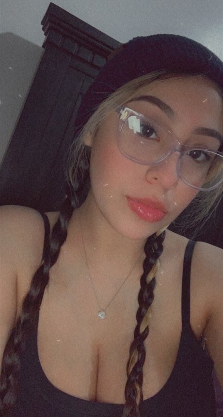 Ms Beth K star pornographic photos