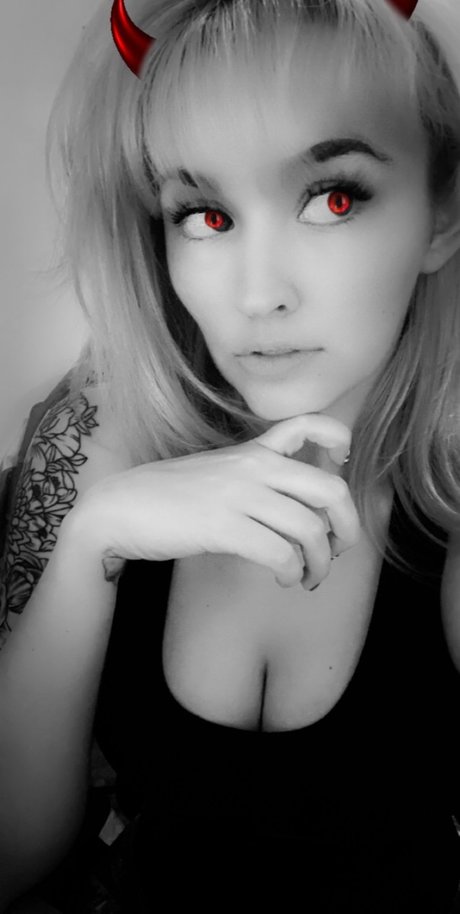 Dixie Vee_ model naked galleries