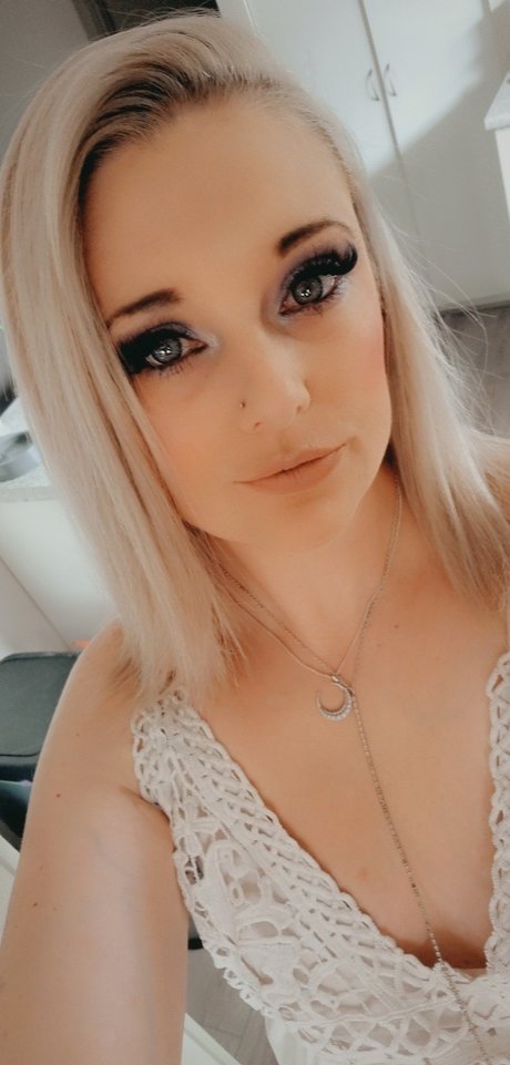 MISS2INFINITY art pornstar gallery