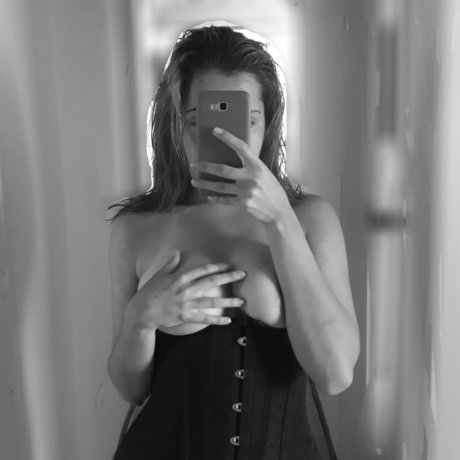 Ana Ann pornstar sexy img