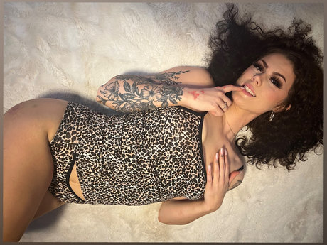 ur mommy model hd img