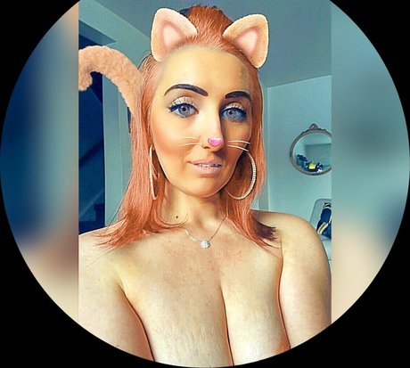 CANDiD SANDRA star porn photos