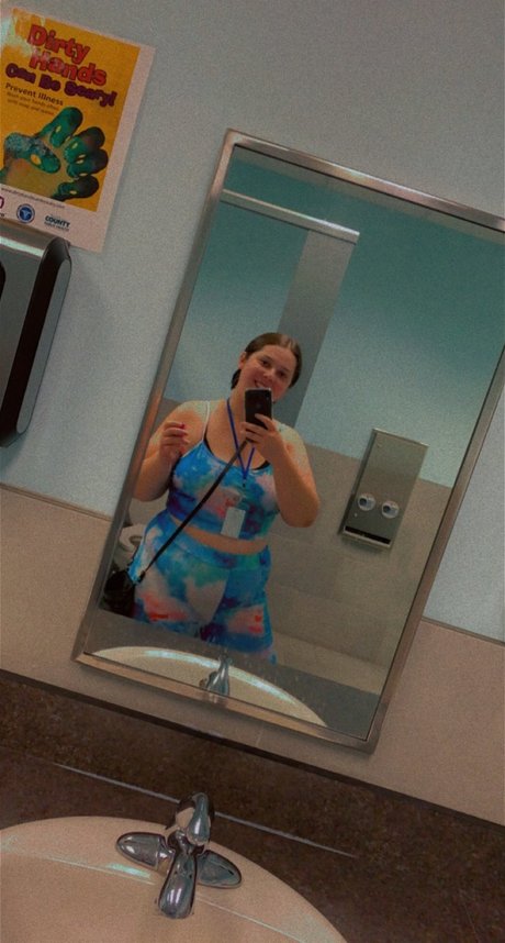 Bbw em20 nudes model image