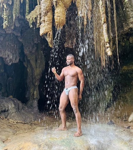 Jerry Black exclusive star pictures