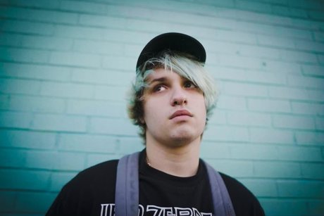 Elias Cole free model photo