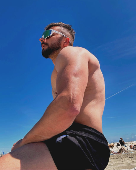 Muscleguy nudes star pictures