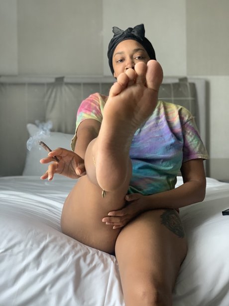 Hippytoesnsolesss model art image