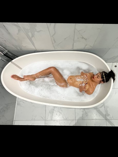 Mistress Kitana star adult pics