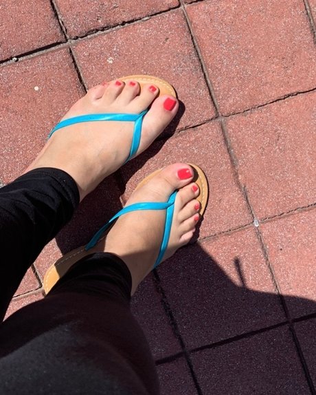 Vixenprettyfeet nude star image