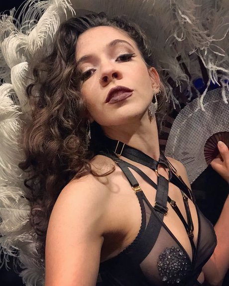 Violet on the Rocks pornographic star picture