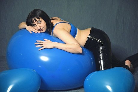 Miss Teal Tease model art photos