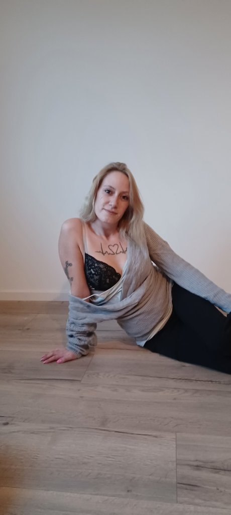 Missrealwitch model top gallery