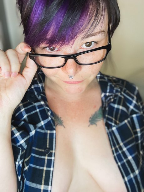 Modest Molly sex star pictures