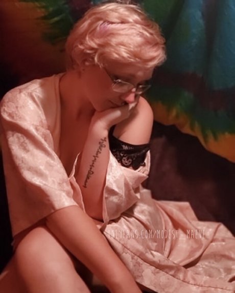 Modest Maeve best pornstar img