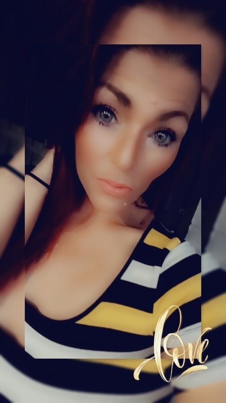 M Zz R3D naked actress pictures