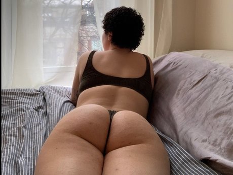 Italian Rose pornographic model img