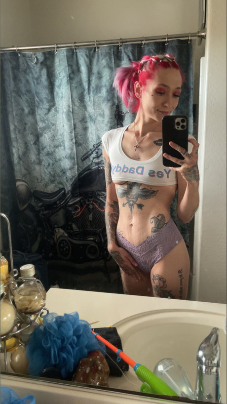 Karly Mitchell model xxx picture