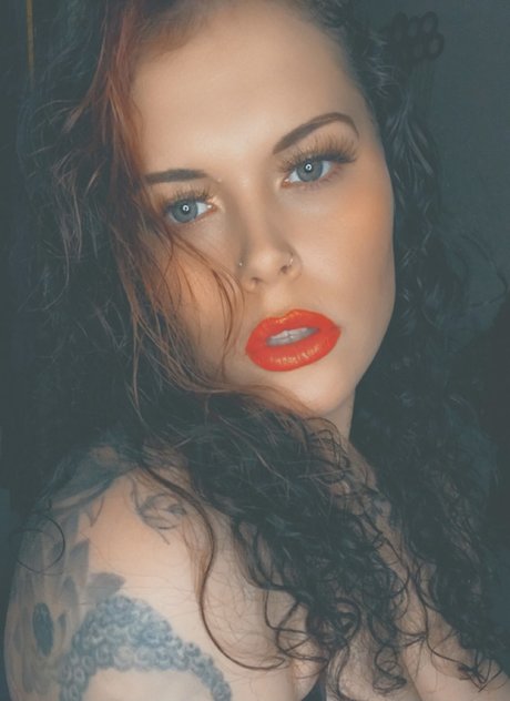 Two three_ nude actress photo